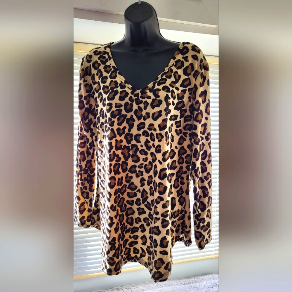 Forbidden Society  soft v-neck leopard print Top